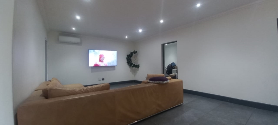 5 Bedroom Property for Sale in Wetton Western Cape